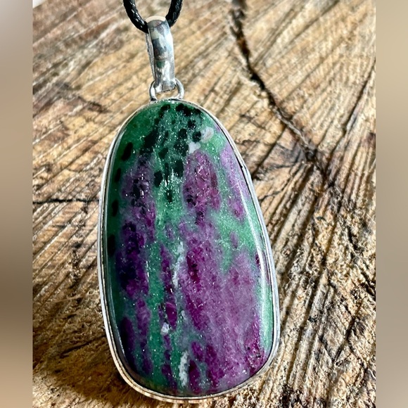 Beautiful Anyolite Ruby Zoisite Pendant 2 1/4” - Picture 8 of 12